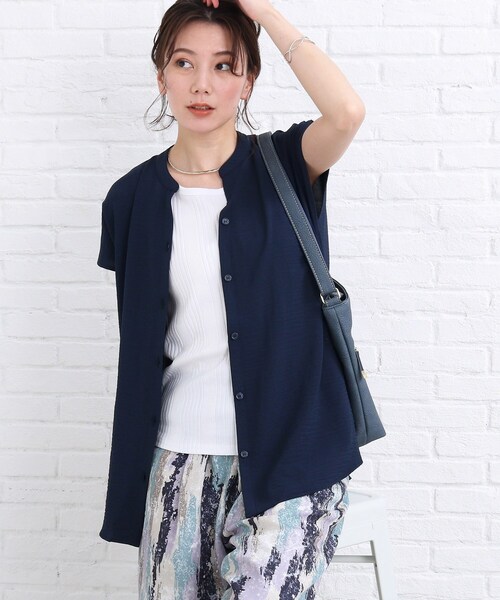 SHOO・LA・RUE(シューラルー)の「◆バンドカラー前開きシャツ(シャツ/ブラウス・レディース・ダークグリーン/ネイビー/オフホワイト/オリーブ/ダークオレンジ/パープル系4・00)」の16枚目の写真