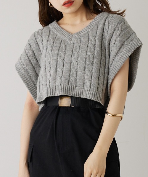 Chico（チコ）の「ケーブルニットベスト+ショート丈シャツ SET（ベスト・レディース・アイボリー/ブラック/グレー/ベージュ・FREE）」の4枚目の写真