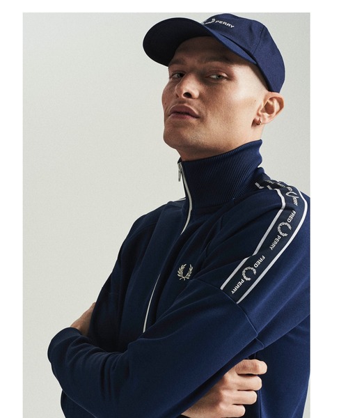 FRED PERRY（フレッドペリー）の「Graphic Branded Twill Cap
