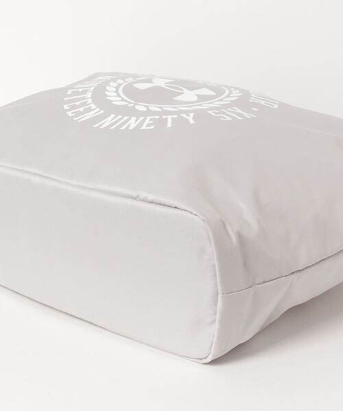 UNDER ARMOUR(アンダーアーマー)の「UAジップ トートバッグ グラフィック(トレーニング/レディース)(トートバッグ・レディース・ブラック/ストーン・ONESIZE)」の6枚目の写真