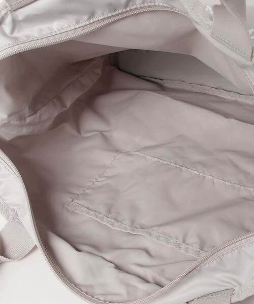 UNDER ARMOUR(アンダーアーマー)の「UAジップ トートバッグ グラフィック(トレーニング/レディース)(トートバッグ・レディース・ブラック/ストーン・ONESIZE)」の5枚目の写真