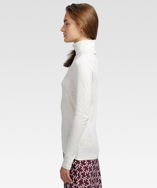 TOMMY HILFIGER(トミーヒルフィガー)の「スリムモデルリブタートルネックプルオーバー(Tシャツ/カットソー・レディース・ホワイト/マルチ・SMALL/MEDIUM/X-SMALL)」の5枚目の写真