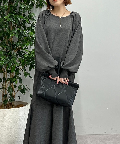 un dix cors（アンディコール）の「ギャザースリーブカットワンピース（ワンピース・レディース・チャコールグレー/ブラック/モカ/グリーン・FREE）」の17枚目の写真