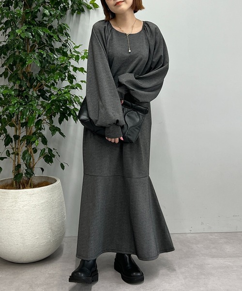 un dix cors（アンディコール）の「ギャザースリーブカットワンピース（ワンピース・レディース・チャコールグレー/ブラック/モカ/グリーン・FREE）」の11枚目の写真