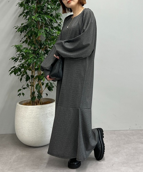 un dix cors（アンディコール）の「ギャザースリーブカットワンピース（ワンピース・レディース・チャコールグレー/ブラック/モカ/グリーン・FREE）」の5枚目の写真