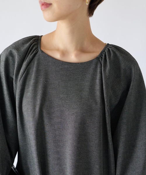 un dix cors（アンディコール）の「ギャザースリーブカットワンピース（ワンピース・レディース・チャコールグレー/ブラック/モカ/グリーン・FREE）」の6枚目の写真