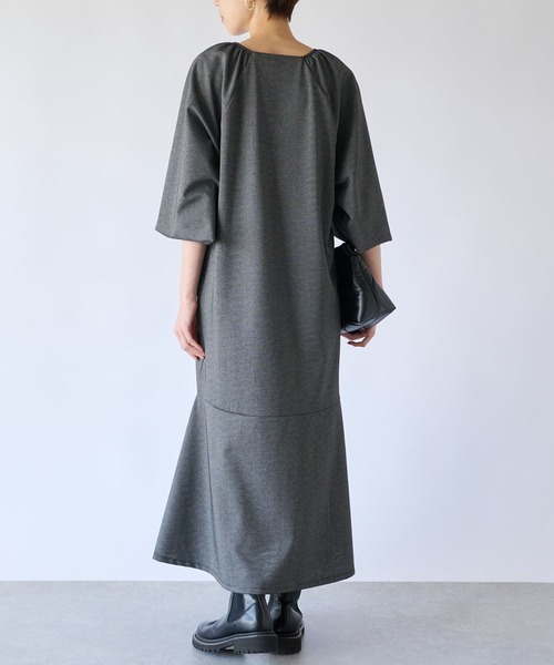 un dix cors（アンディコール）の「ギャザースリーブカットワンピース（ワンピース・レディース・チャコールグレー/ブラック/モカ/グリーン・FREE）」の16枚目の写真