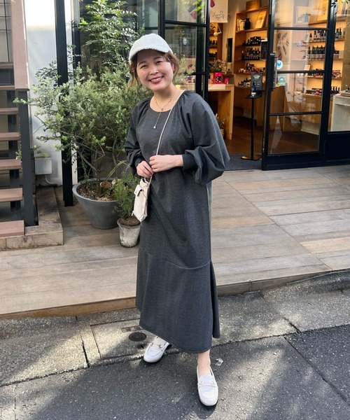 un dix cors（アンディコール）の「ギャザースリーブカットワンピース（ワンピース・レディース・チャコールグレー/ブラック/モカ/グリーン・FREE）」の19枚目の写真