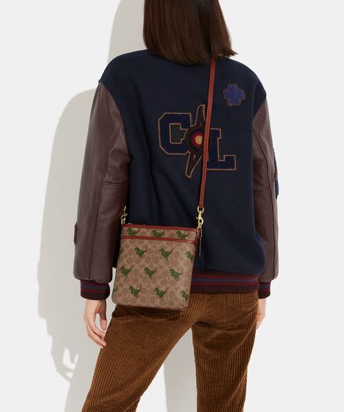 COACH（コーチ）の「キット メッセンジャー・シグネチャー キャンバス