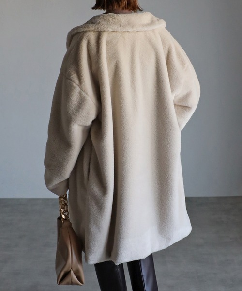 Yucca(ユッカ)の「エコファーステンカラーコート(ステンカラーコート・レディース・ブラック/クリーム・MEDIUM/LARGE)」の4枚目の写真