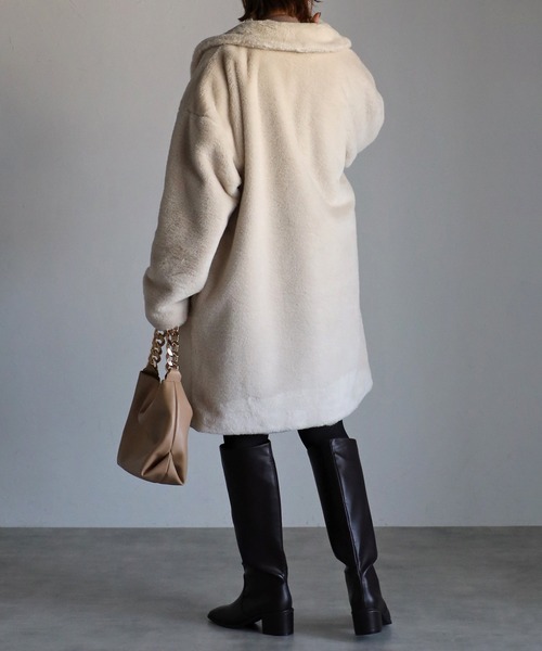 Yucca(ユッカ)の「エコファーステンカラーコート(ステンカラーコート・レディース・ブラック/クリーム・MEDIUM/LARGE)」の7枚目の写真