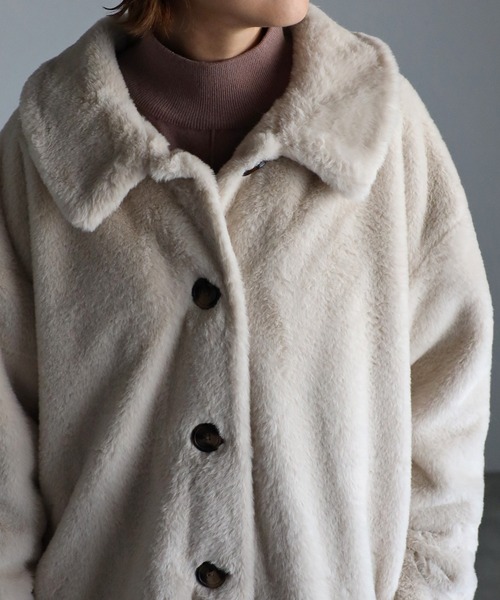 Yucca(ユッカ)の「エコファーステンカラーコート(ステンカラーコート・レディース・ブラック/クリーム・MEDIUM/LARGE)」の9枚目の写真