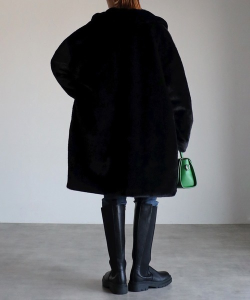 Yucca(ユッカ)の「エコファーステンカラーコート(ステンカラーコート・レディース・ブラック/クリーム・MEDIUM/LARGE)」の17枚目の写真