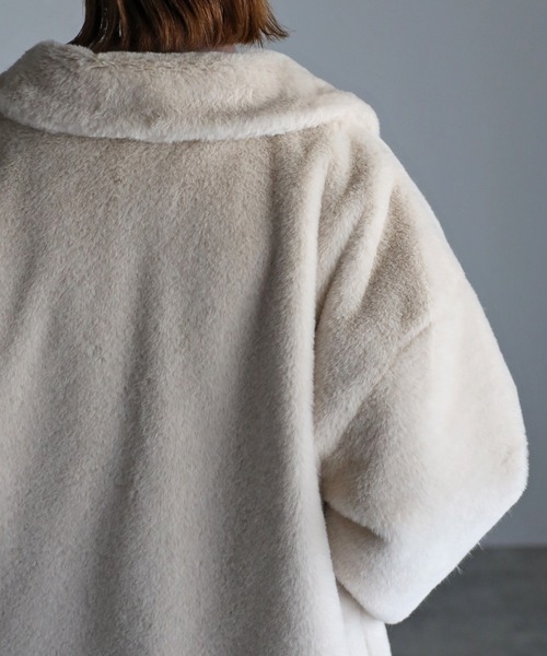 Yucca(ユッカ)の「エコファーステンカラーコート(ステンカラーコート・レディース・ブラック/クリーム・MEDIUM/LARGE)」の12枚目の写真