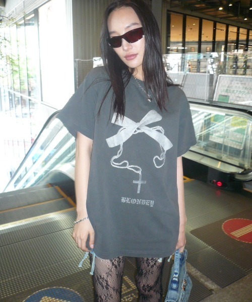 BLONDEY(ブロンディ)の「ヴィンテージライクグラフィックT(Tシャツ/カットソー・レディース・ブルー/レッド/グリーン/ホワイト/グレー/シルバー・FREE)」の3枚目の写真