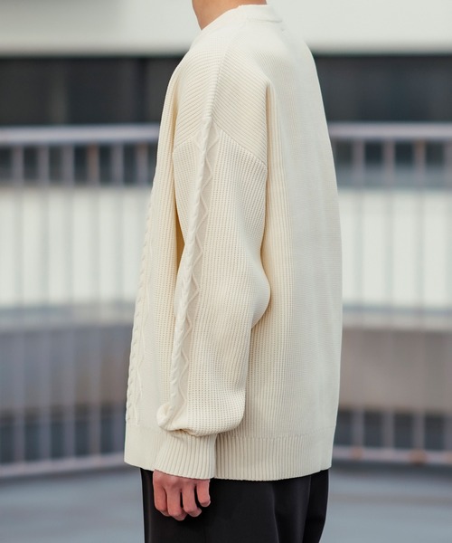 improves（インプローブス）の「【improves】オーバーサイズ ケーブル編み フィッシャーマンズニット（ニット/セーター・メンズ・グレイッシュブルー/マスタード/ブラック/ホワイト/グリーン・MEDIUM/LARGE）」の7枚目の写真