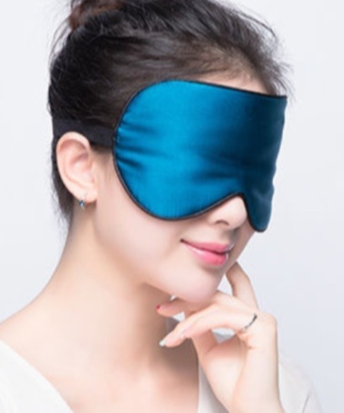 Coo+i（クーイ）の「バンド調節可能大判シルクアイマスク（その他ルームウェア・レディース・ラベンダー/ピンク/シルバー/ブラック/モカ/ターコイズブルー/ブルー/ネイビー/ネイビー×ホワイト・FREE）」の5枚目の写真