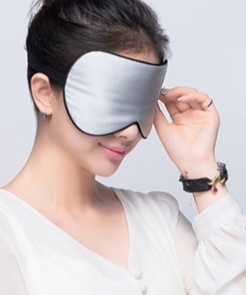 Coo+i（クーイ）の「バンド調節可能大判シルクアイマスク（その他ルームウェア・レディース・ラベンダー/ピンク/シルバー/ブラック/モカ/ターコイズブルー/ブルー/ネイビー/ネイビー×ホワイト・FREE）」の9枚目の写真