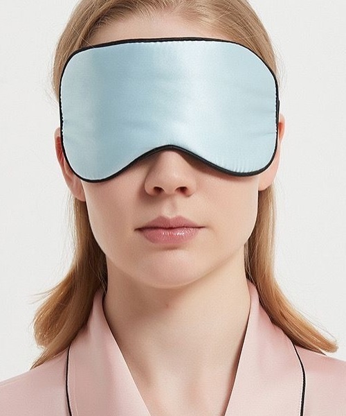 Coo+i（クーイ）の「バンド調節可能大判シルクアイマスク（その他ルームウェア・レディース・ラベンダー/ピンク/シルバー/ブラック/モカ/ターコイズブルー/ブルー/ネイビー/ネイビー×ホワイト・FREE）」の6枚目の写真