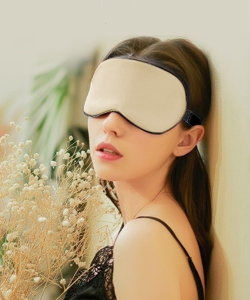 Coo+i（クーイ）の「バンド調節可能大判シルクアイマスク（その他ルームウェア・レディース・ラベンダー/ピンク/シルバー/ブラック/モカ/ターコイズブルー/ブルー/ネイビー/ネイビー×ホワイト・FREE）」の3枚目の写真