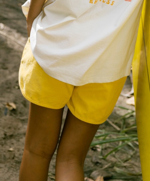 ROXY（ロキシー）の「GRAVEL COLOR/ロキシーコーデュロイショーツ（その他パンツ・レディース・パープル/イエロー・MEDIUM/LARGE/SMALL）」の2枚目の写真