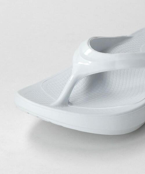 OOFOS(ウーフォス)の「【WEB限定】<OOFOS> OOlala サンダル(サンダル・レディース・その他1/ホワイト/ブラック・25(M6/W8)/23(M4/W6)/24(M5/W7))」の11枚目の写真