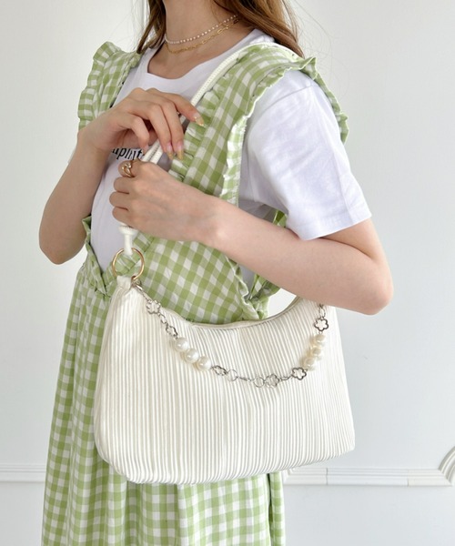 Loueme(ルエム)の「フラワー&パールチェーンプリーツショルダーバッグ(ショルダーバッグ・レディース・ホワイト/ピンク/シルバー・FREE)」の3枚目の写真