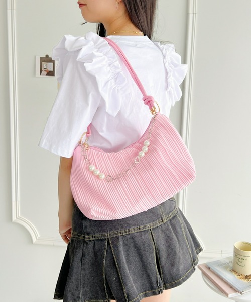 Loueme(ルエム)の「フラワー&パールチェーンプリーツショルダーバッグ(ショルダーバッグ・レディース・ホワイト/ピンク/シルバー・FREE)」の9枚目の写真