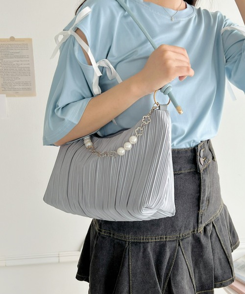 Loueme(ルエム)の「フラワー&パールチェーンプリーツショルダーバッグ(ショルダーバッグ・レディース・ホワイト/ピンク/シルバー・FREE)」の13枚目の写真