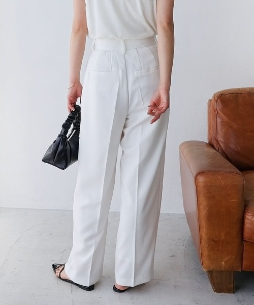 andme（アンドミー）の「ツイルハイウエスト2タックワイドパンツ（スラックス・レディース・ダークベージュ/ネイビー/チャコールグレー/オフホワイト/グレイッシュベージュ/ブラック・L/M）」の21枚目の写真