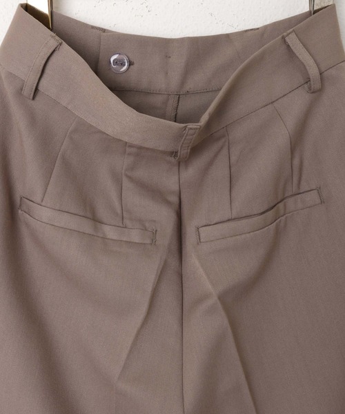 andme（アンドミー）の「ツイルハイウエスト2タックワイドパンツ（スラックス・レディース・ダークベージュ/ネイビー/チャコールグレー/オフホワイト/グレイッシュベージュ/ブラック・L/M）」の17枚目の写真