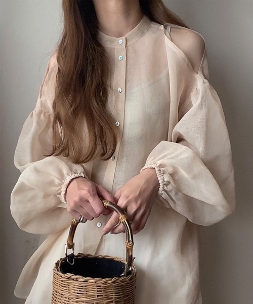 FILLOU(FILLOU)の「シアー肩開きブラウス(シャツ/ブラウス・レディース・ブラック/ブラウン/ベージュ・LARGE/MEDIUM/X-LARGE)」の1枚目の写真