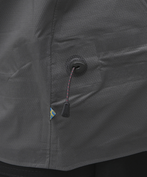 KLATTERMUSEN(クレッタルムーセン)の「KLATTERMUSEN / クレッタルムーセン Fjorgyn Anorak 10600U81(マウンテンパーカー・メンズ・グレー・MEDIUM/LARGE)」の17枚目の写真