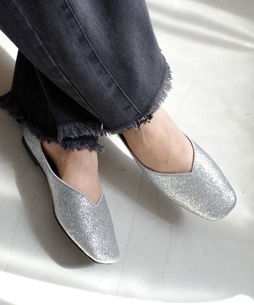 AmiAmi（アミアミ）の「【2026SS再販】軽量スクエアトゥVカットフラットパンプス（パンプス・レディース・ブラック/シルバー/アイボリー/グレイッシュベージュ/シャンパン/ブラック系その他/ブロンズ/ベージュ系その他2/ベージュ系その他3/ベージュ系その他/シルバー系その他/ブラック系その他2/ブラック系その他3/ブラック系その他4/ゴールド系その他/その他/ブラック系その他6/ブラック系その他5・40/38/39/35/36/37/41）」の14枚目の写真