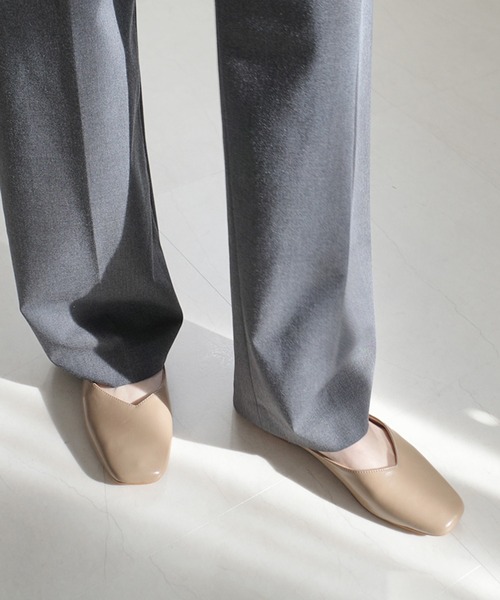 AmiAmi（アミアミ）の「【2026SS再販】軽量スクエアトゥVカットフラットパンプス（パンプス・レディース・ブラック/シルバー/アイボリー/グレイッシュベージュ/シャンパン/ブラック系その他/ブロンズ/ベージュ系その他2/ベージュ系その他3/ベージュ系その他/シルバー系その他/ブラック系その他2/ブラック系その他3/ブラック系その他4/ゴールド系その他/その他/ブラック系その他6/ブラック系その他5・40/38/39/35/36/37/41）」の10枚目の写真