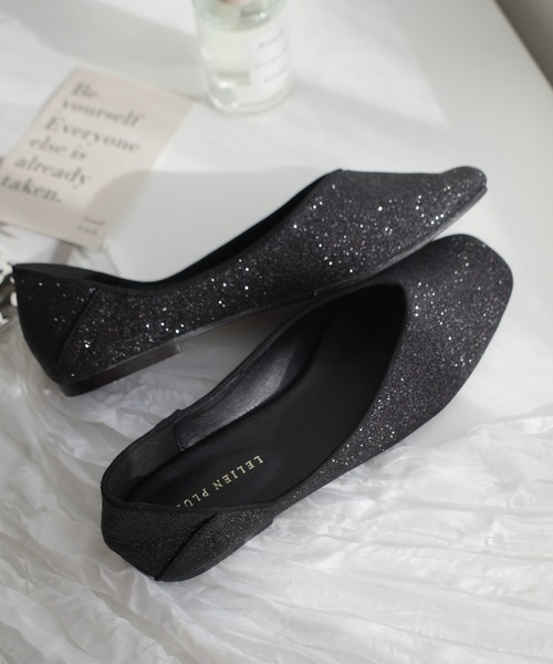 AmiAmi（アミアミ）の「【2026SS再販】軽量スクエアトゥVカットフラットパンプス（パンプス・レディース・ブラック/シルバー/アイボリー/グレイッシュベージュ/シャンパン/ブラック系その他/ブロンズ/ベージュ系その他2/ベージュ系その他3/ベージュ系その他/シルバー系その他/ブラック系その他2/ブラック系その他3/ブラック系その他4/ゴールド系その他/その他/ブラック系その他6/ブラック系その他5・40/38/39/35/36/37/41）」の5枚目の写真