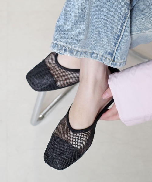 AmiAmi（アミアミ）の「【2026SS再販】軽量スクエアトゥVカットフラットパンプス（パンプス・レディース・ブラック/シルバー/アイボリー/グレイッシュベージュ/シャンパン/ブラック系その他/ブロンズ/ベージュ系その他2/ベージュ系その他3/ベージュ系その他/シルバー系その他/ブラック系その他2/ブラック系その他3/ブラック系その他4/ゴールド系その他/その他/ブラック系その他6/ブラック系その他5・40/38/39/35/36/37/41）」の8枚目の写真