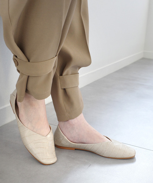 AmiAmi（アミアミ）の「【2026SS再販】軽量スクエアトゥVカットフラットパンプス（パンプス・レディース・ブラック/シルバー/アイボリー/グレイッシュベージュ/シャンパン/ブラック系その他/ブロンズ/ベージュ系その他2/ベージュ系その他3/ベージュ系その他/シルバー系その他/ブラック系その他2/ブラック系その他3/ブラック系その他4/ゴールド系その他/その他/ブラック系その他6/ブラック系その他5・40/38/39/35/36/37/41）」の11枚目の写真