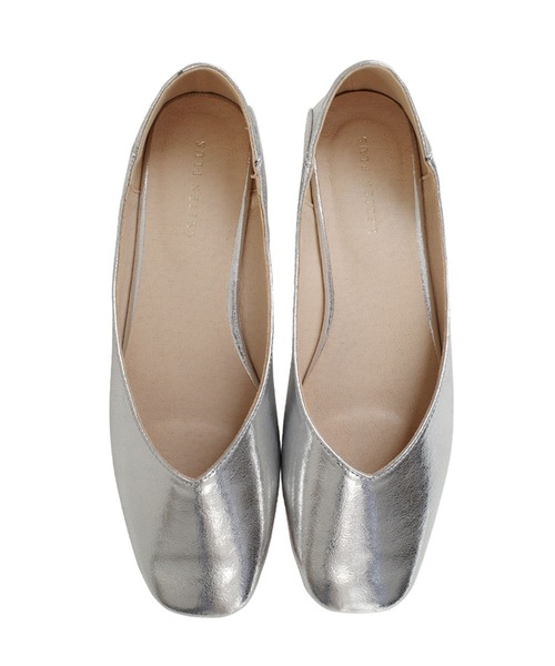 AmiAmi（アミアミ）の「【2026SS再販】軽量スクエアトゥVカットフラットパンプス（パンプス・レディース・ブラック/シルバー/アイボリー/グレイッシュベージュ/シャンパン/ブラック系その他/ブロンズ/ベージュ系その他2/ベージュ系その他3/ベージュ系その他/シルバー系その他/ブラック系その他2/ブラック系その他3/ブラック系その他4/ゴールド系その他/その他/ブラック系その他6/ブラック系その他5・40/38/39/35/36/37/41）」の20枚目の写真