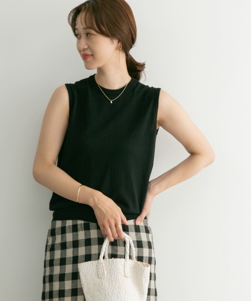 URBAN RESEARCH DOORS（アーバンリサーチドアーズ）の「ハイツイストコットンノースリーブKNIT（ニット/セーター・レディース・ブラック/ブラウン/ブルー・MEDIUM）」の2枚目の写真