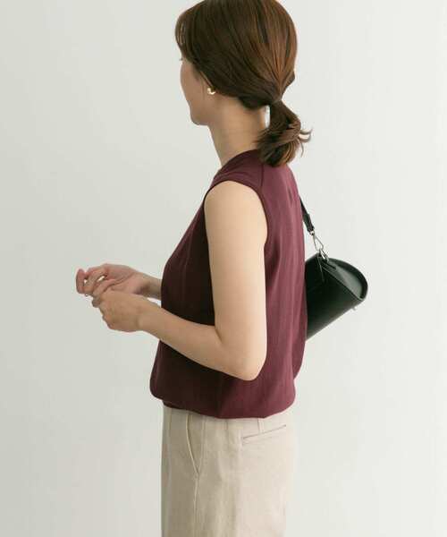 URBAN RESEARCH DOORS（アーバンリサーチドアーズ）の「ハイツイストコットンノースリーブKNIT（ニット/セーター・レディース・ブラック/ブラウン/ブルー・MEDIUM）」の8枚目の写真