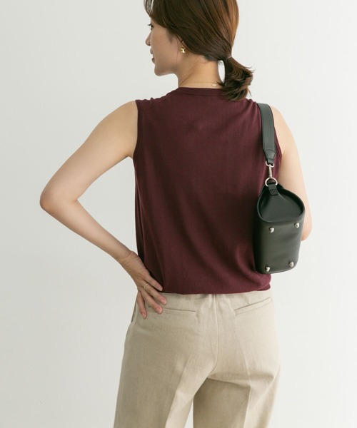 URBAN RESEARCH DOORS（アーバンリサーチドアーズ）の「ハイツイストコットンノースリーブKNIT（ニット/セーター・レディース・ブラック/ブラウン/ブルー・MEDIUM）」の10枚目の写真