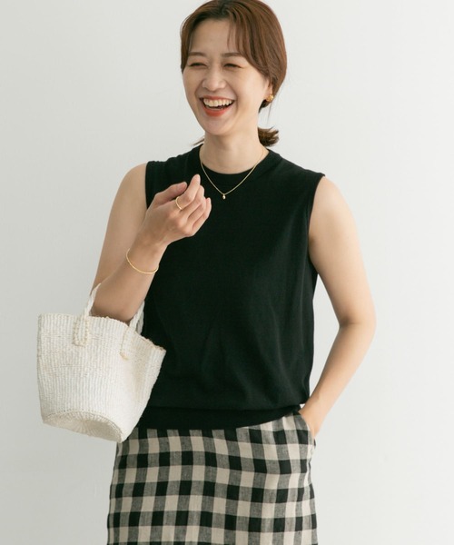 URBAN RESEARCH DOORS（アーバンリサーチドアーズ）の「ハイツイストコットンノースリーブKNIT（ニット/セーター・レディース・ブラック/ブラウン/ブルー・MEDIUM）」の15枚目の写真