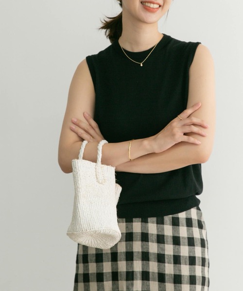 URBAN RESEARCH DOORS（アーバンリサーチドアーズ）の「ハイツイストコットンノースリーブKNIT（ニット/セーター・レディース・ブラック/ブラウン/ブルー・MEDIUM）」の20枚目の写真