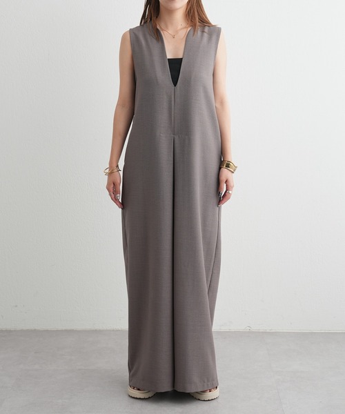 COLONY 2139（コロニートゥーワンスリーナイン）の「WEB限定 / リネンライクVネックサロペット（サロペット/オーバーオール・レディース・カーキ/ブラック・FREE）」の16枚目の写真