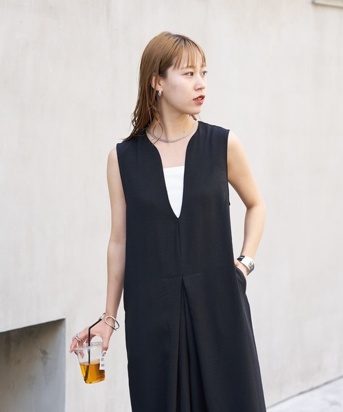 COLONY 2139（コロニートゥーワンスリーナイン）の「WEB限定 / リネンライクVネックサロペット（サロペット/オーバーオール・レディース・カーキ/ブラック・FREE）」の6枚目の写真