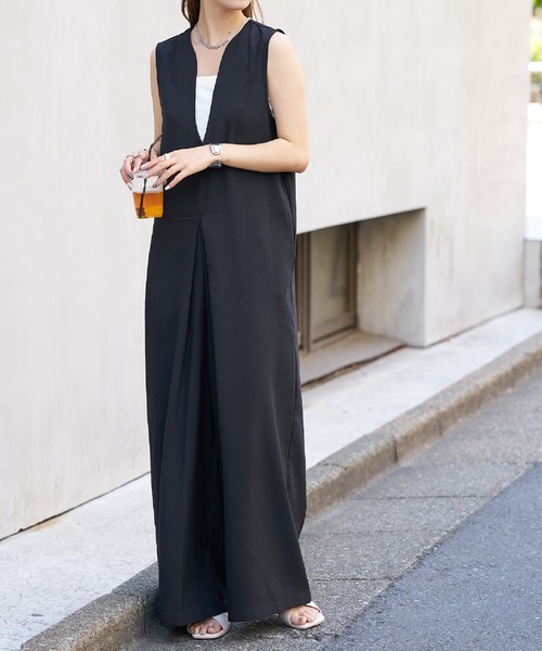 COLONY 2139（コロニートゥーワンスリーナイン）の「WEB限定 / リネンライクVネックサロペット（サロペット/オーバーオール・レディース・カーキ/ブラック・FREE）」の3枚目の写真