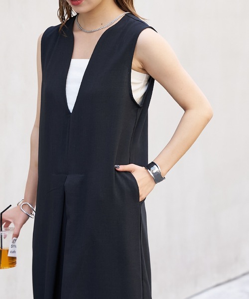 COLONY 2139（コロニートゥーワンスリーナイン）の「WEB限定 / リネンライクVネックサロペット（サロペット/オーバーオール・レディース・カーキ/ブラック・FREE）」の8枚目の写真