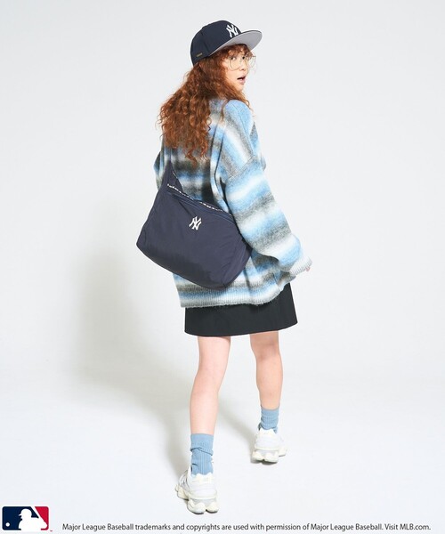 PUBLUX（パブリュクス）の「MLBロゴナイロンショルダーバッグ　限定展開（ショルダーバッグ・レディース・ブラック/オフホワイト/ネイビー・ﾌﾘ-）」の4枚目の写真