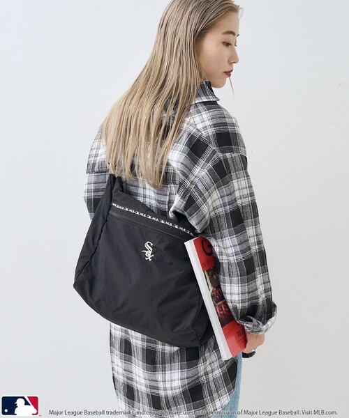 PUBLUX（パブリュクス）の「MLBロゴナイロンショルダーバッグ　限定展開（ショルダーバッグ・レディース・ブラック/オフホワイト/ネイビー・ﾌﾘ-）」の20枚目の写真
